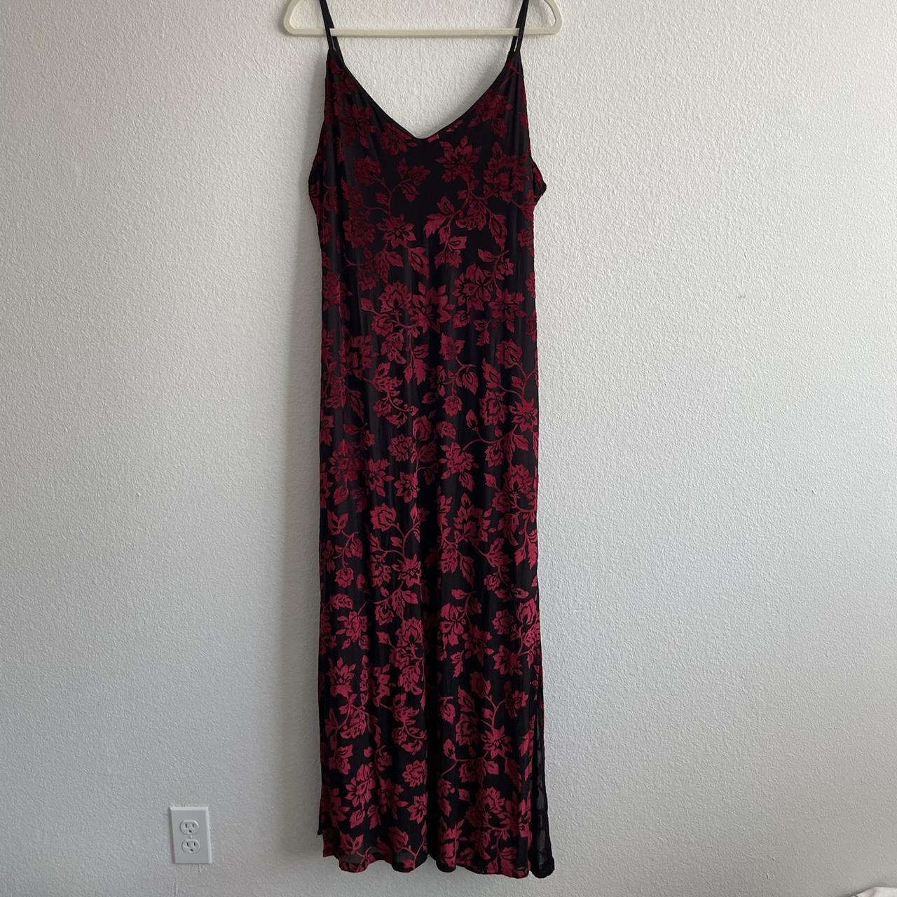 Forever 21 black and red floral dress 2x #forever21... - Depop