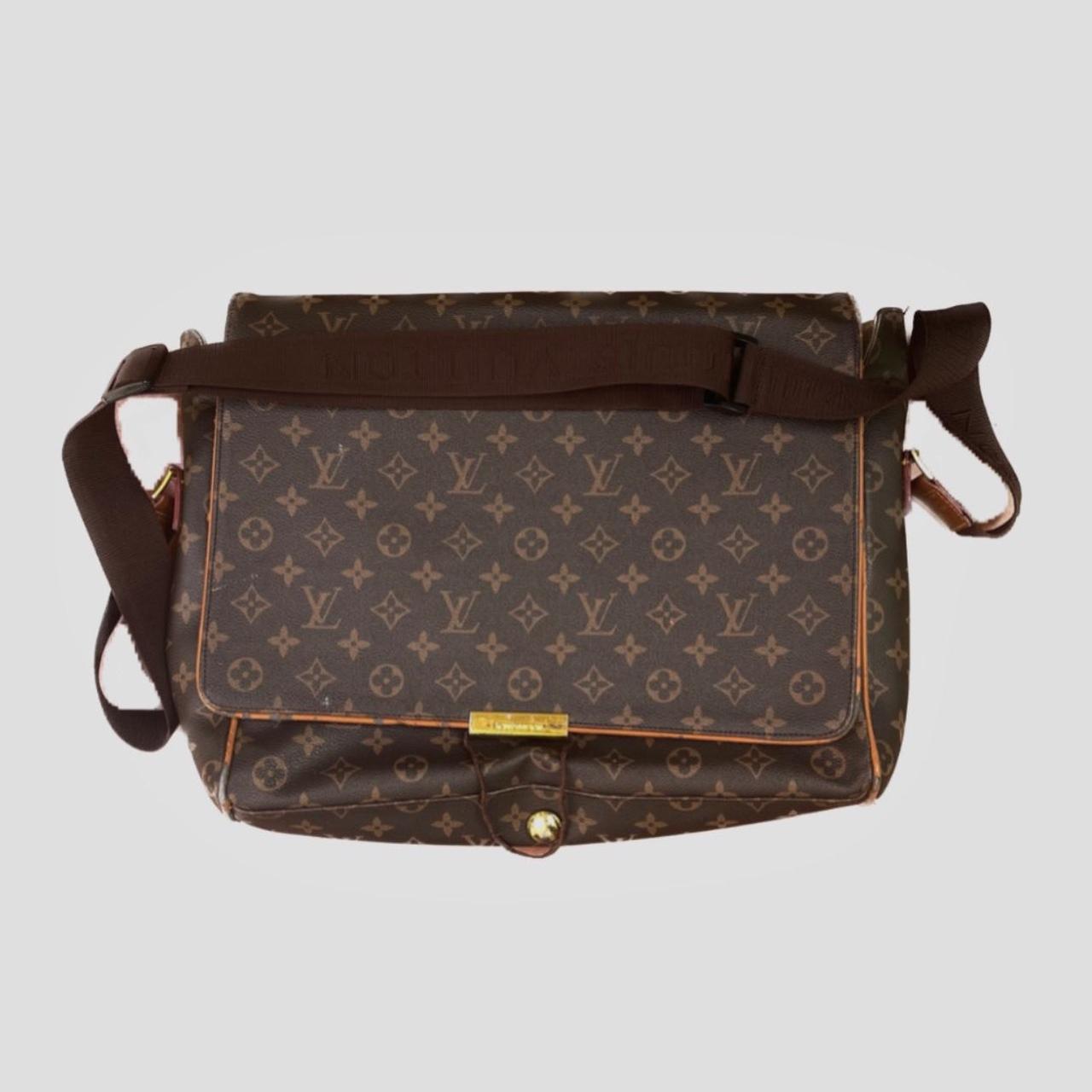 Louis Vuitton, messenger bag - Depop