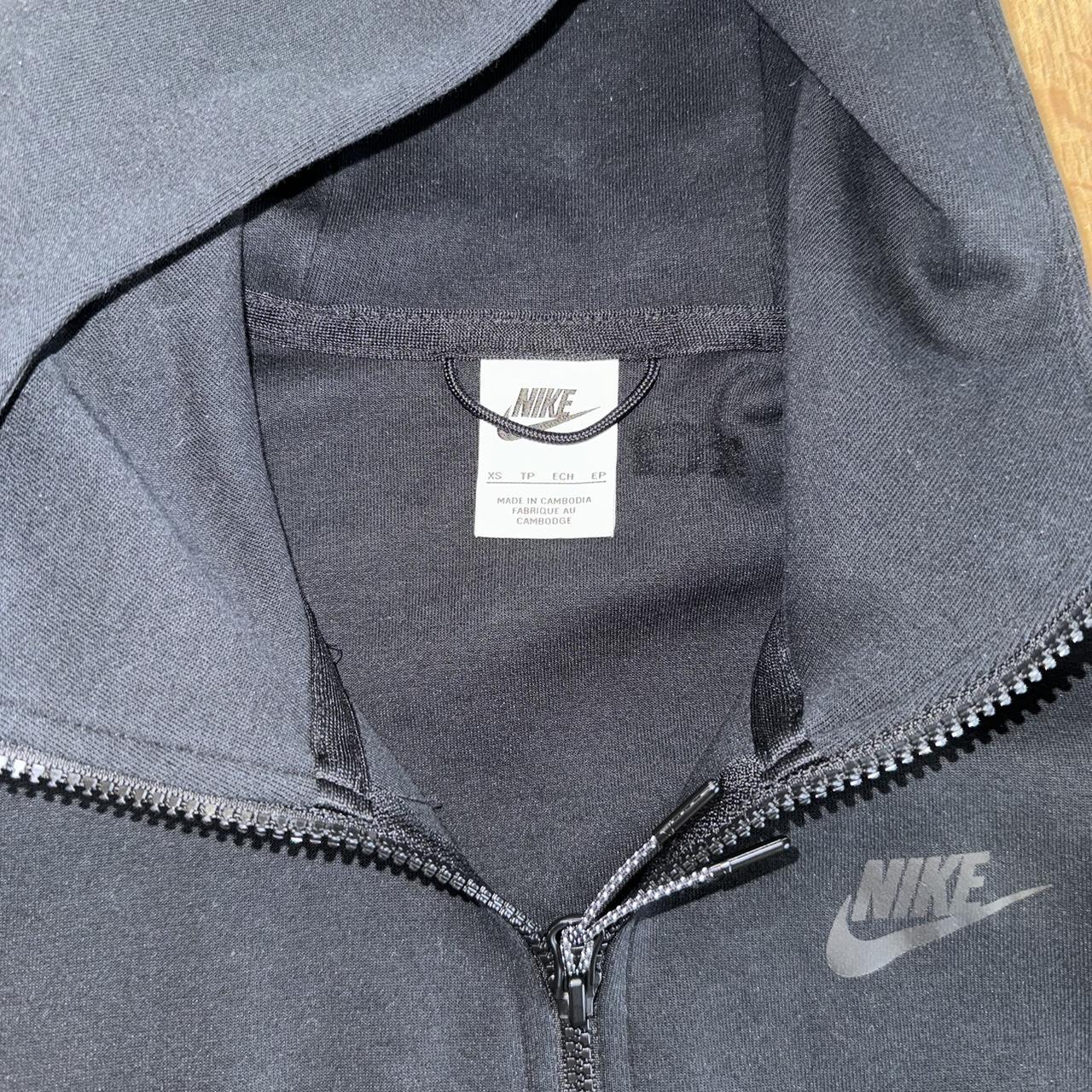 NIKE TECH FLEECE HOODIE - BLACK (3RD GEN) Barely | Depop NIKE TECH FLEECE HOODIE - BLACK (3RD GEN) Barely | Depop