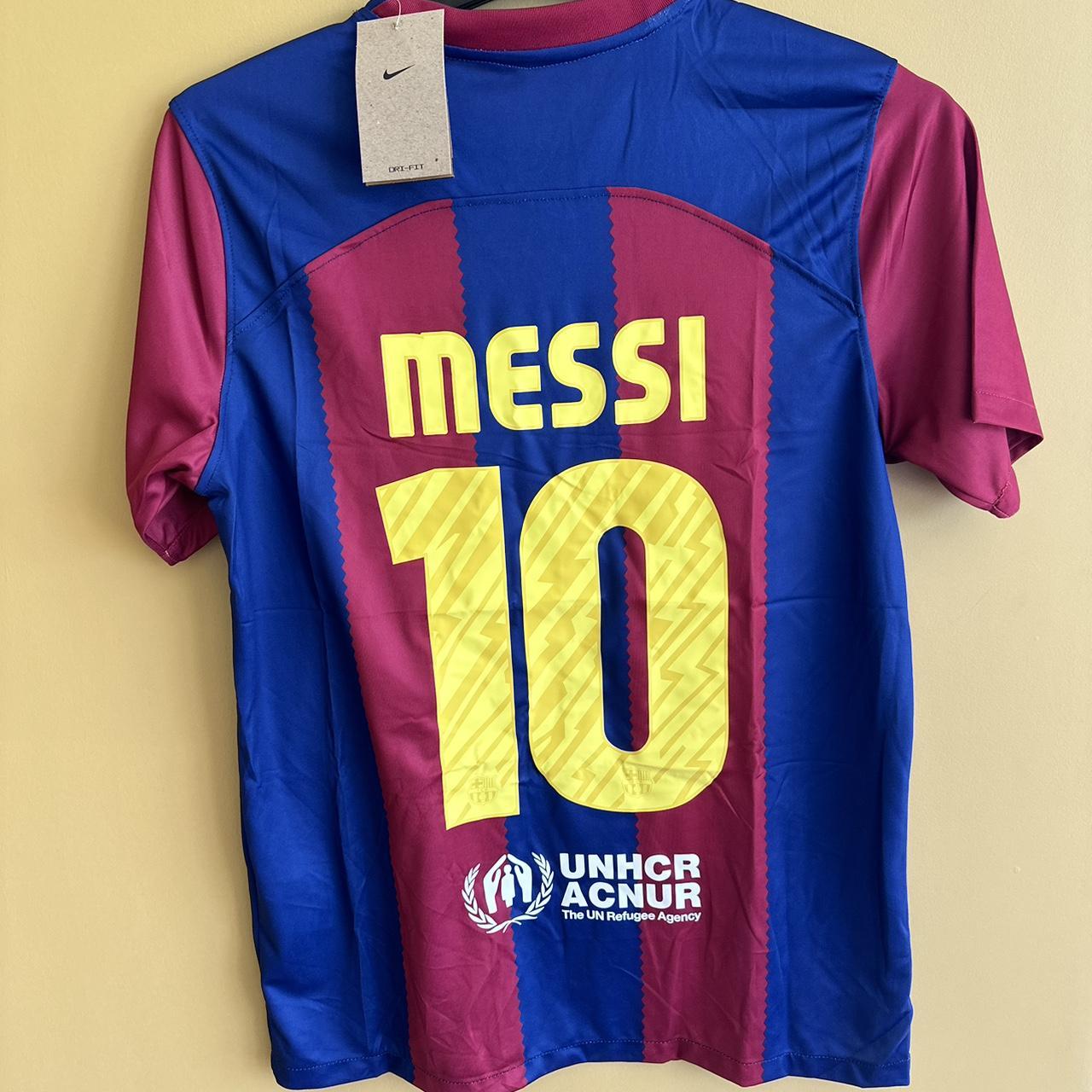 Barcelona Soccer Jersey Messi women's small - Depop