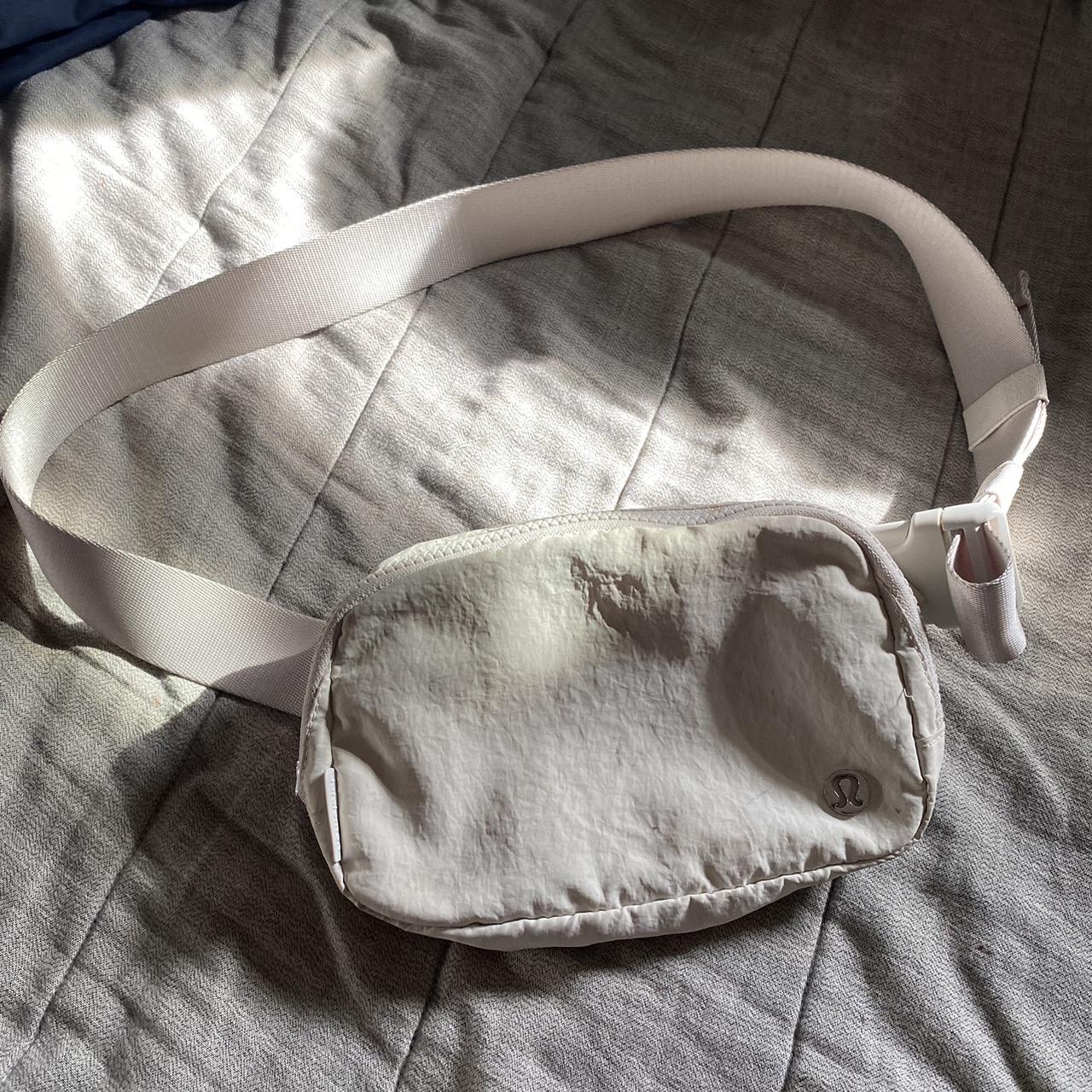 Lululemon Women's White and Grey Bag | Depop