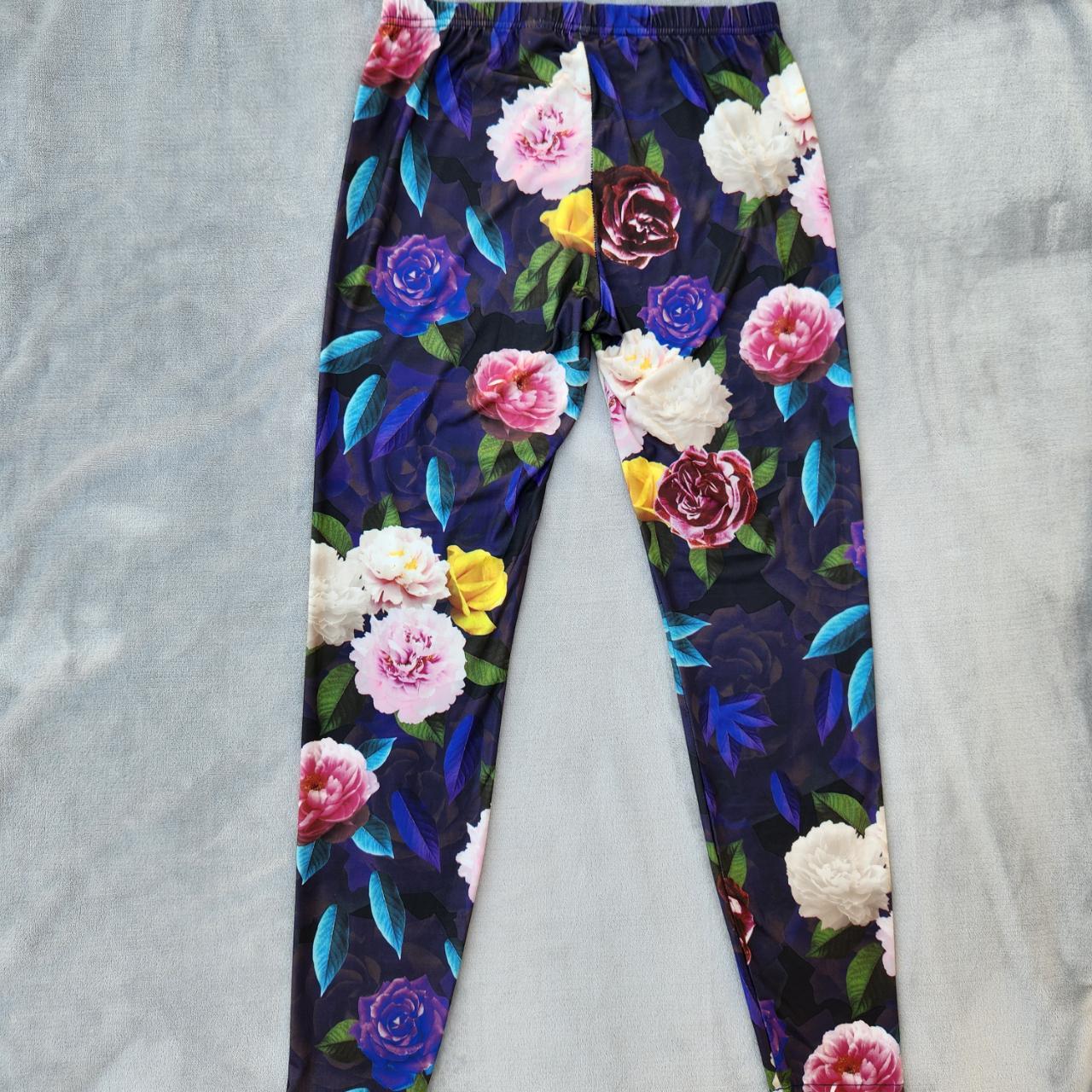 Xhilaration realistic floral print leggings, size - Depop