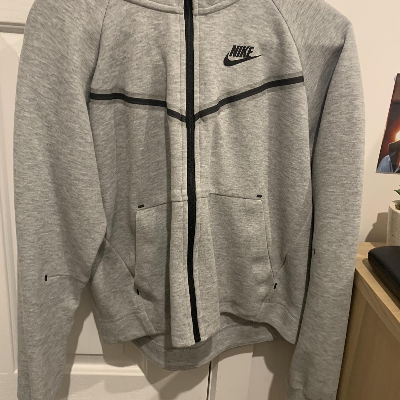 xs grey tech fleece
