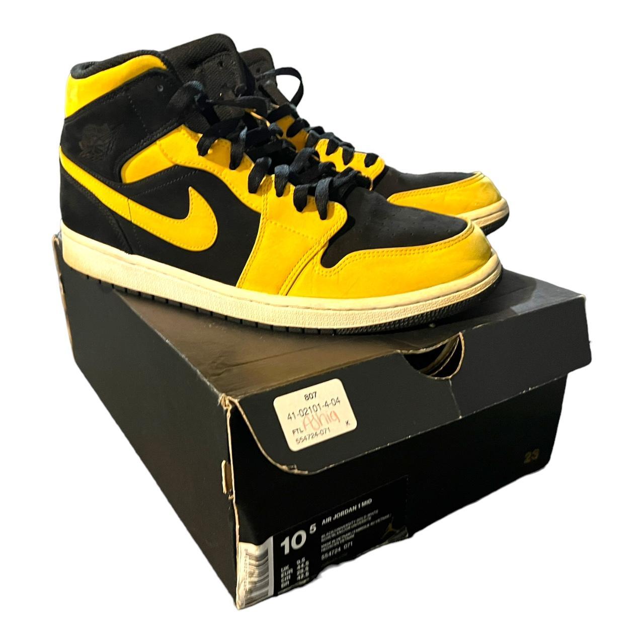 Yellow and black hot sale jordans mens