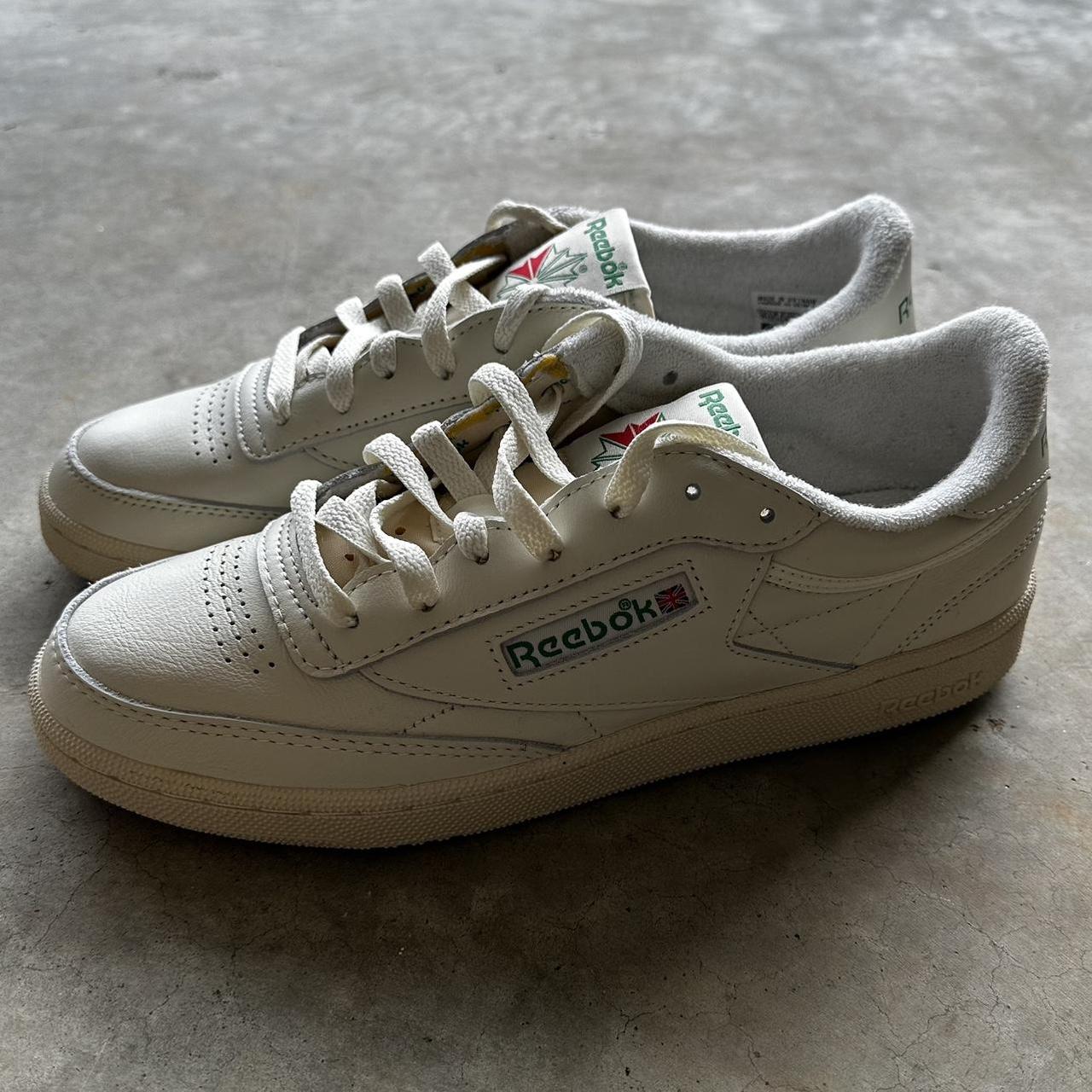 Reebok Women's White and Green Trainers | Depop