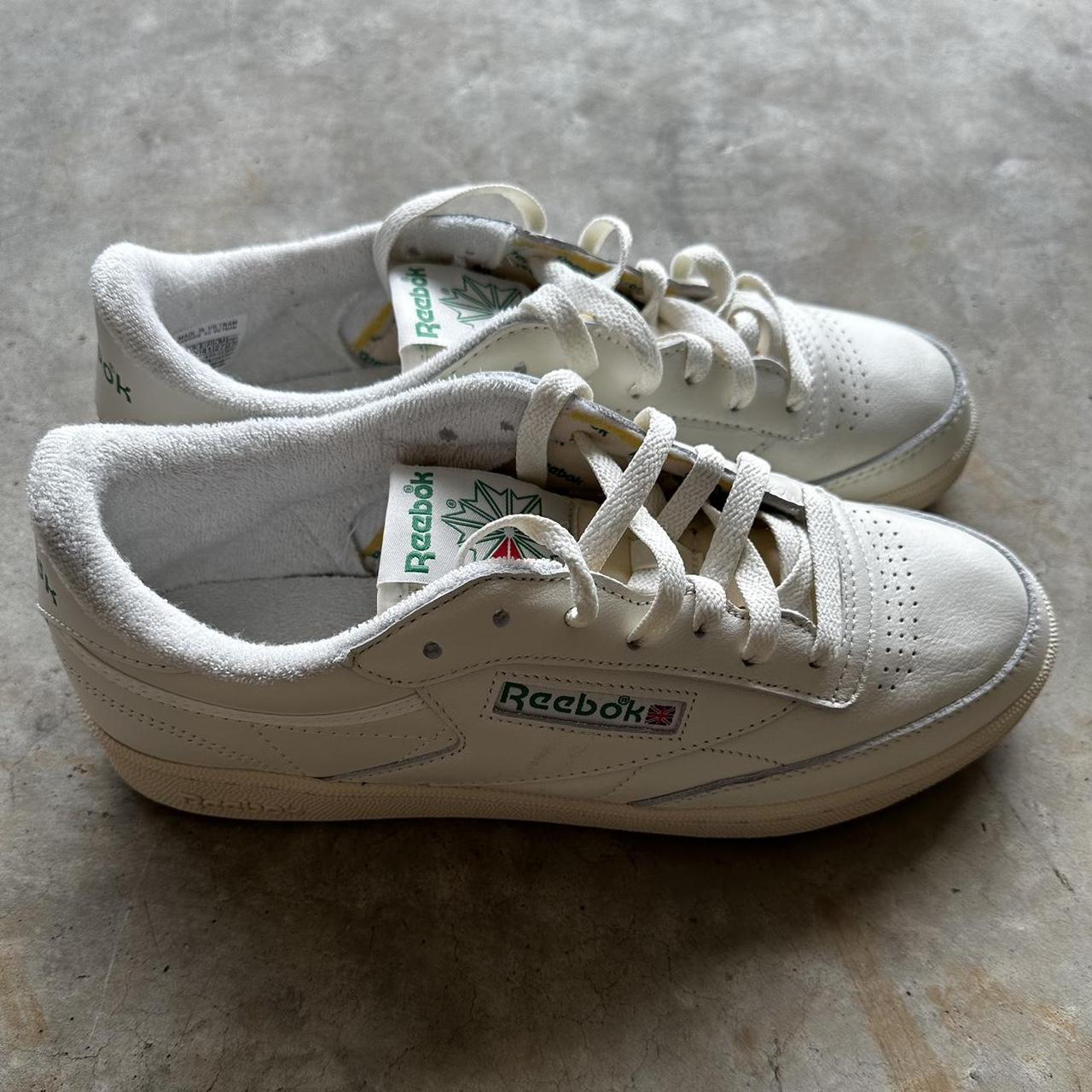 Reebok Women's White and Green Trainers | Depop