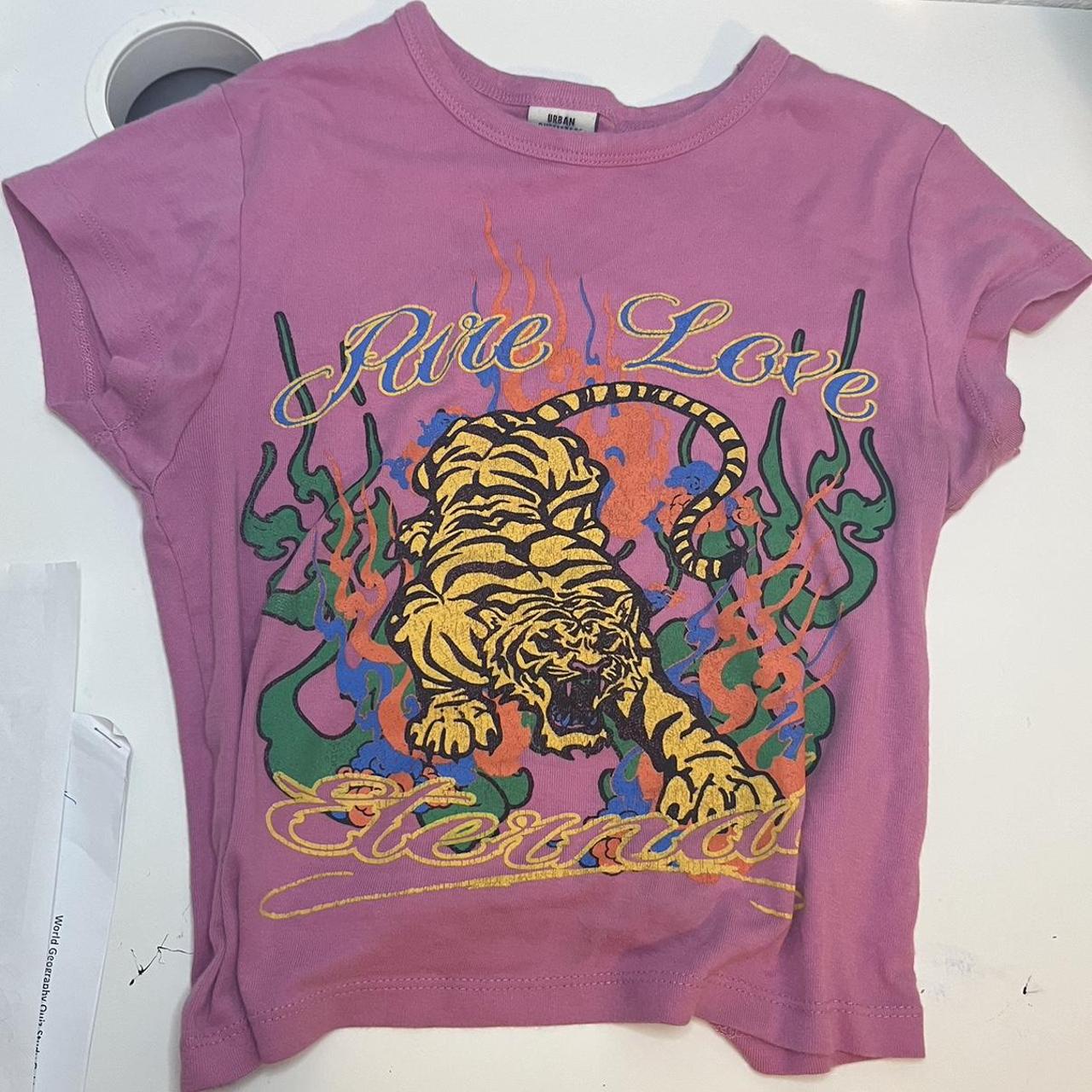 ALL SALES FINAL🛍️🛍️! Super cute urban top. Size M.... Depop