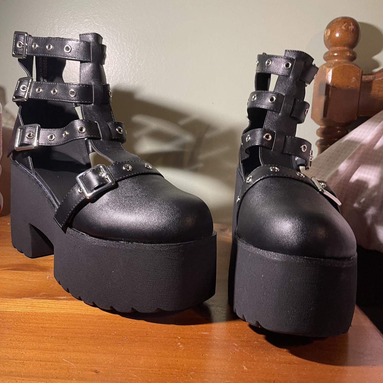 Hot Topic Women's Black Footwear Depop