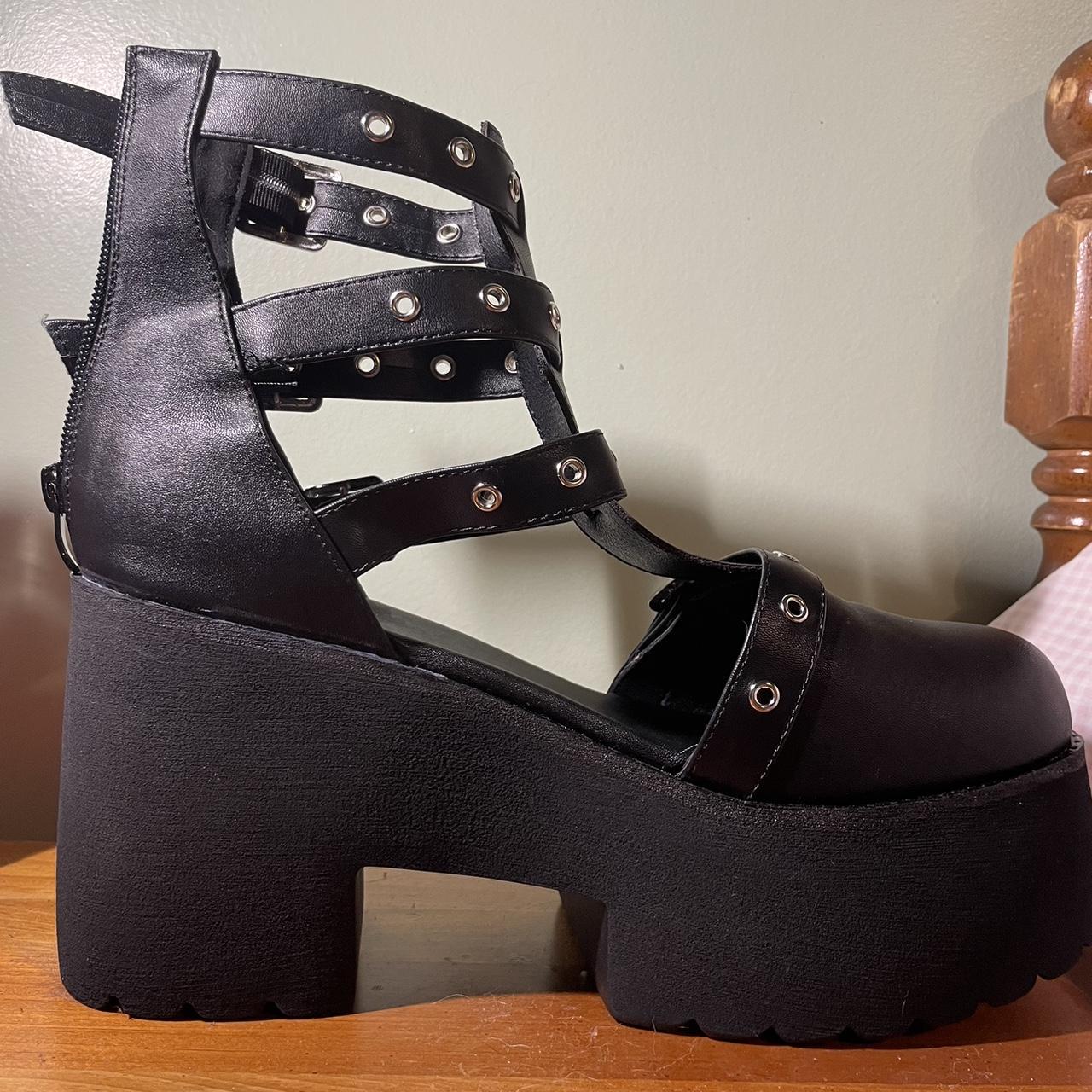 Hot Topic Women's Black Footwear Depop