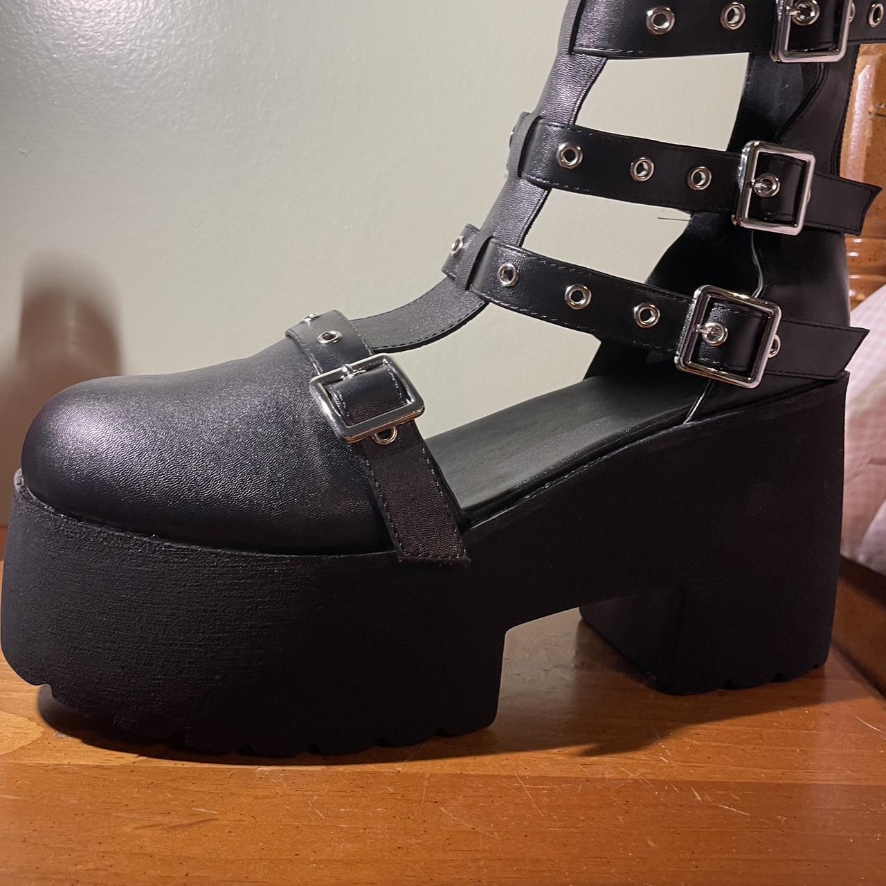 Hot Topic Women's Black Footwear Depop