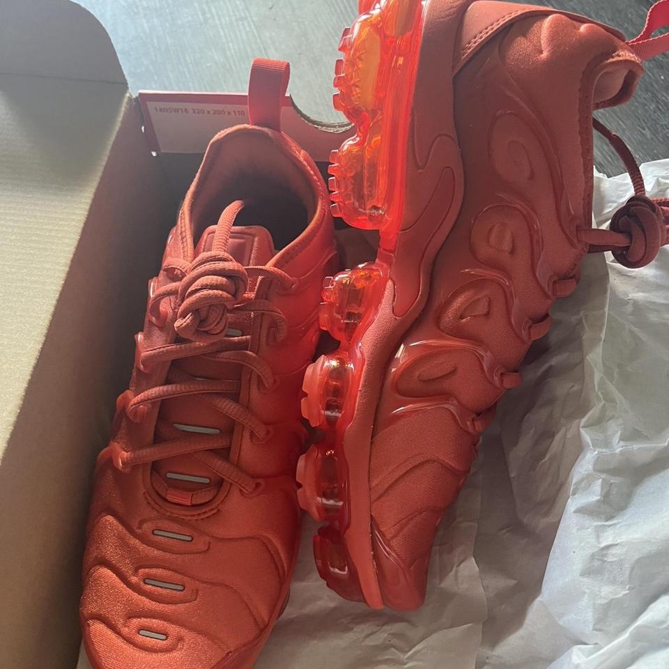 Vapormax sales orange bottom