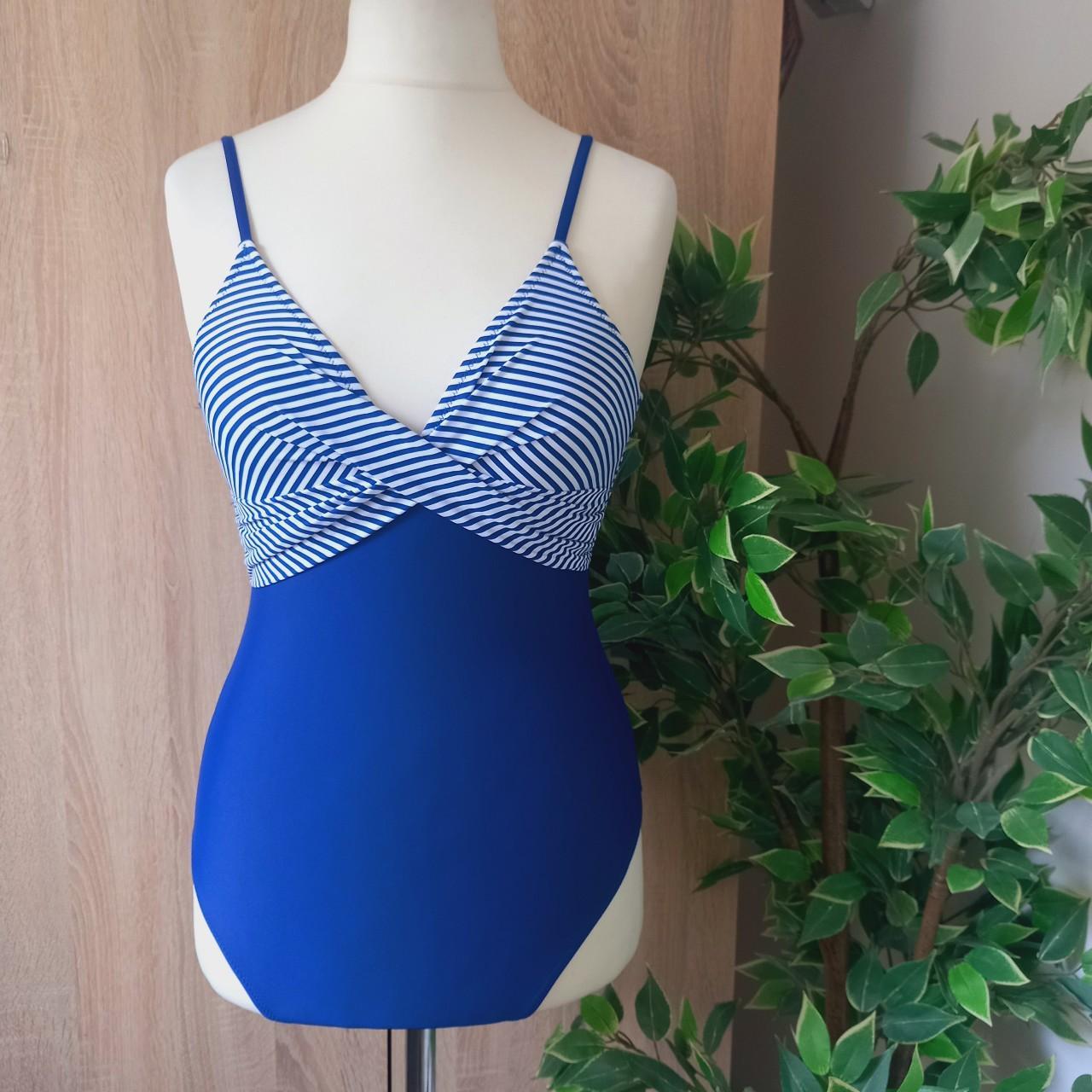 CUPSHE NAVY TWIST FRONT STRIPE ONE PIECE SWIMSUIT IN... Depop