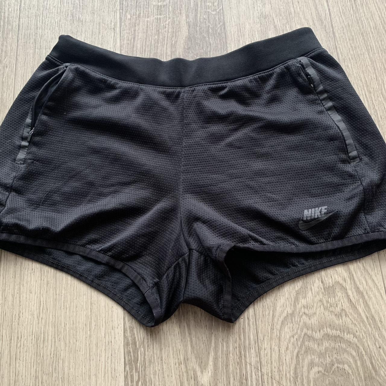 short black nike shorts