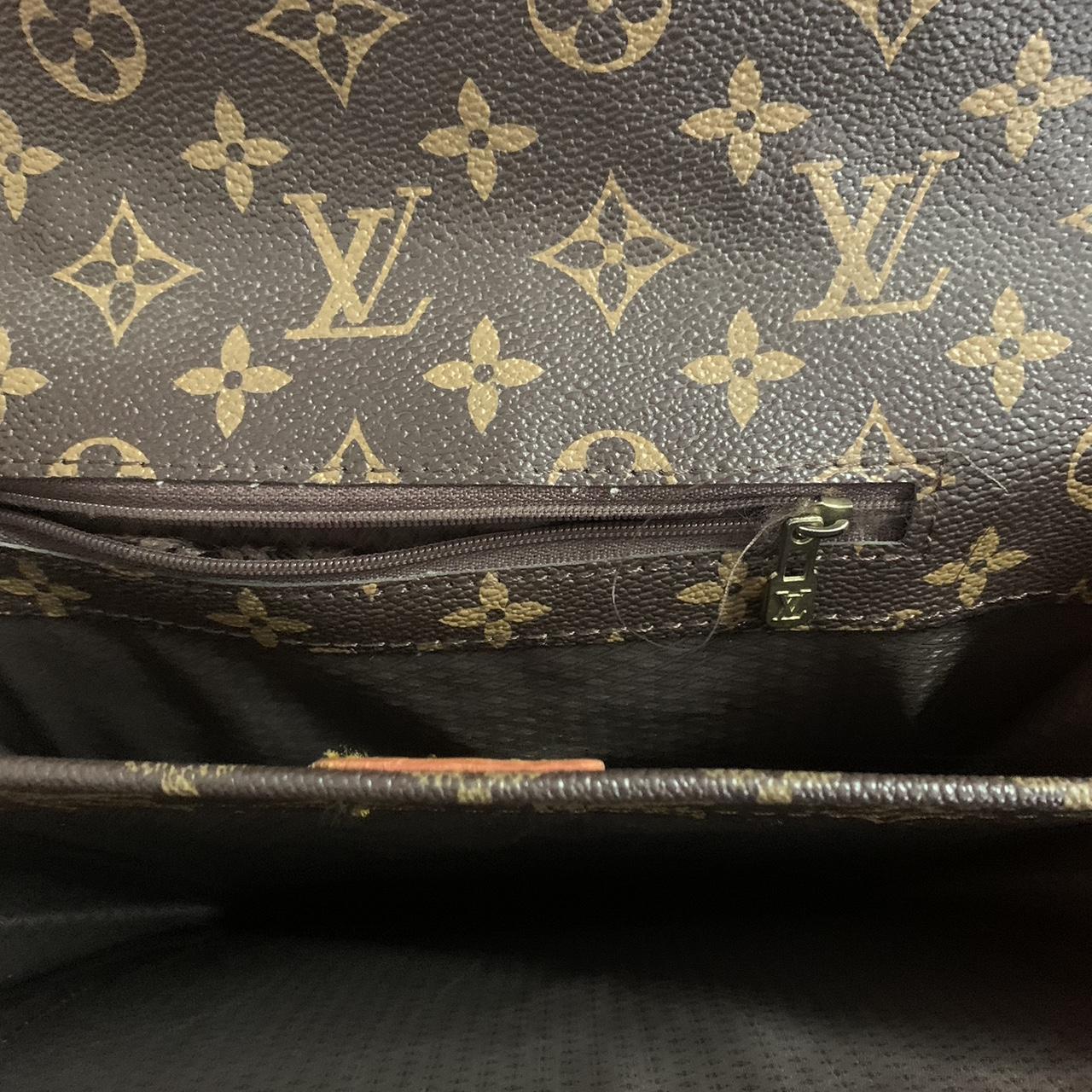 LV purse Fits tablet and notebooks Medium size - Depop