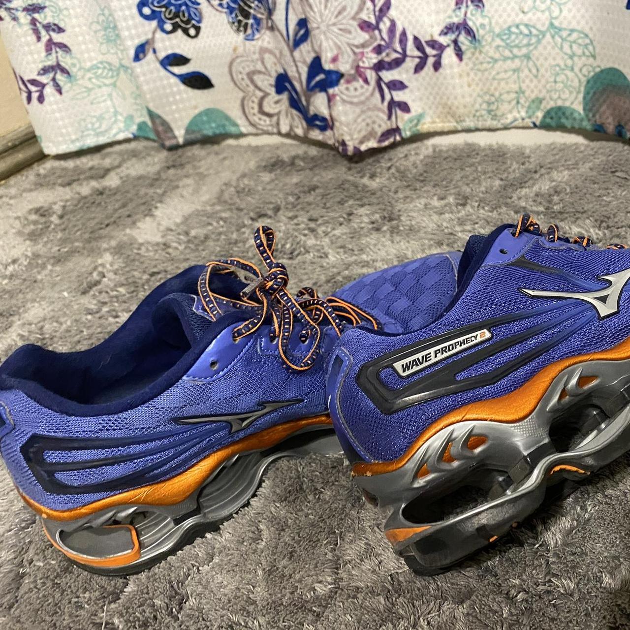 Mizuno Women's Blue and Orange Trainers (3)
