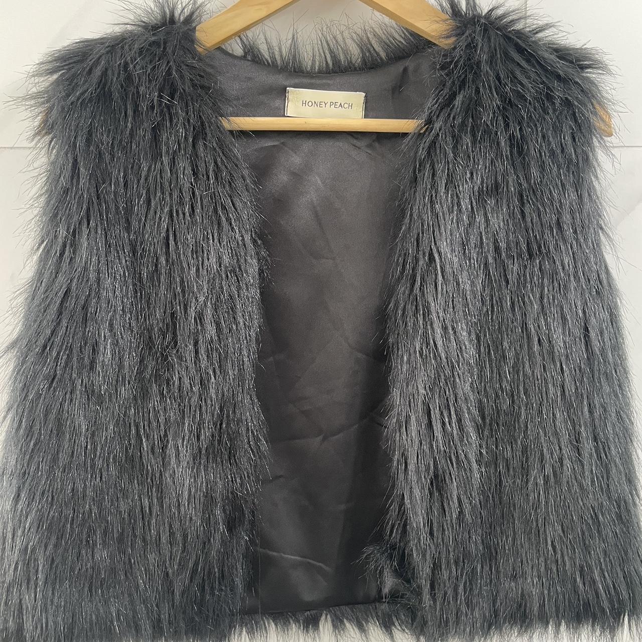 Faux fur vest - Depop