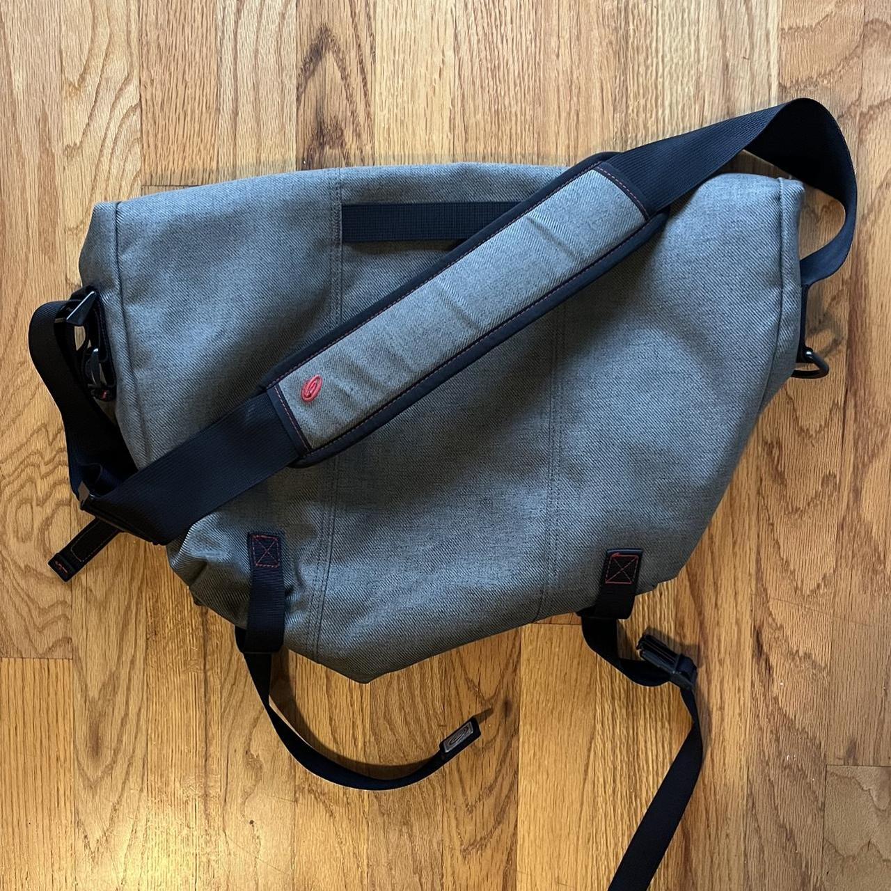 Timbuk2 brand grey messenger bag. This is a solid - Depop