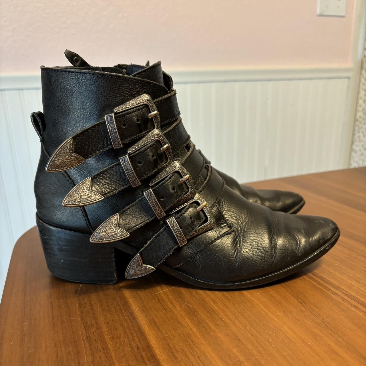 Billey buckle 2024 bootie steve madden