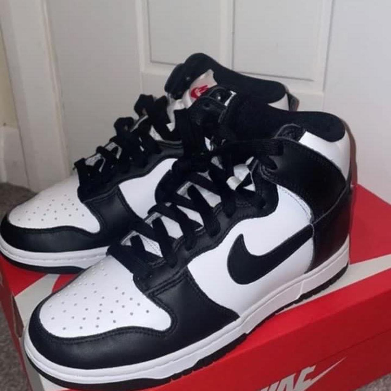 Nike Women's Black and White Trainers | Depop