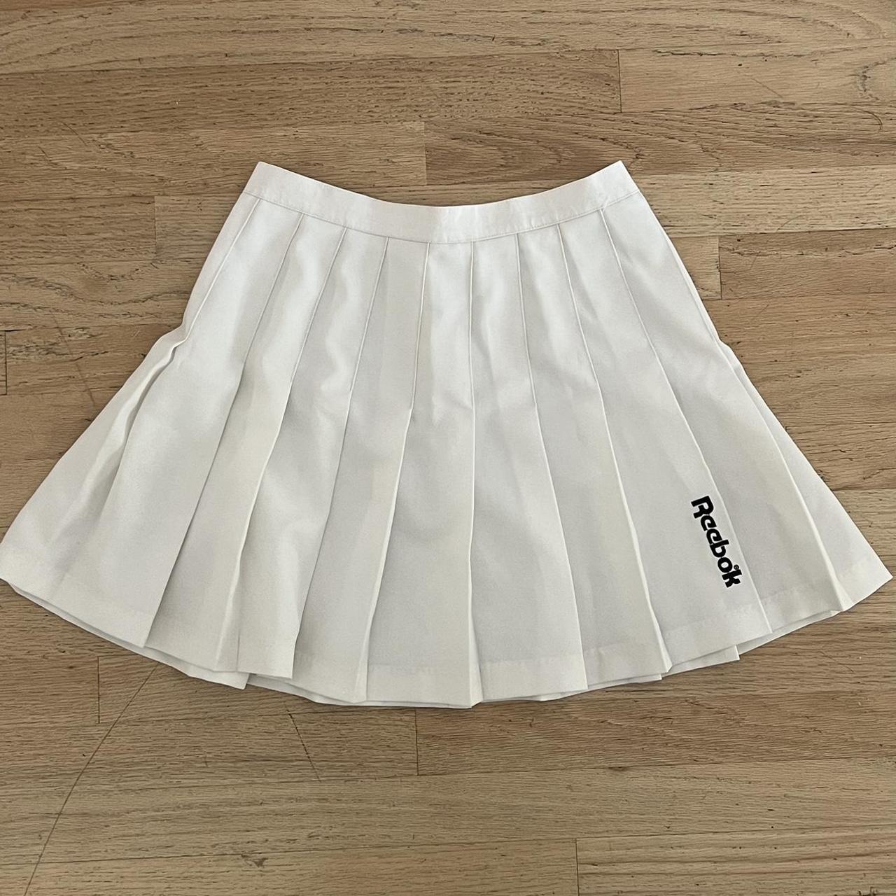 Vintage white Reebok tennis skirt! Tag size 12 but... -