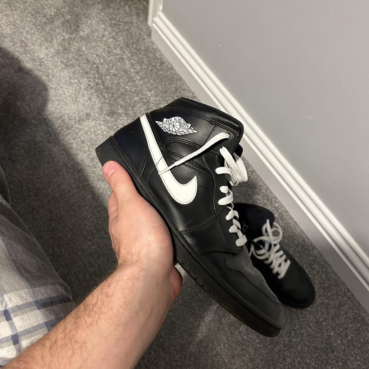 blacka nd white jordan 1