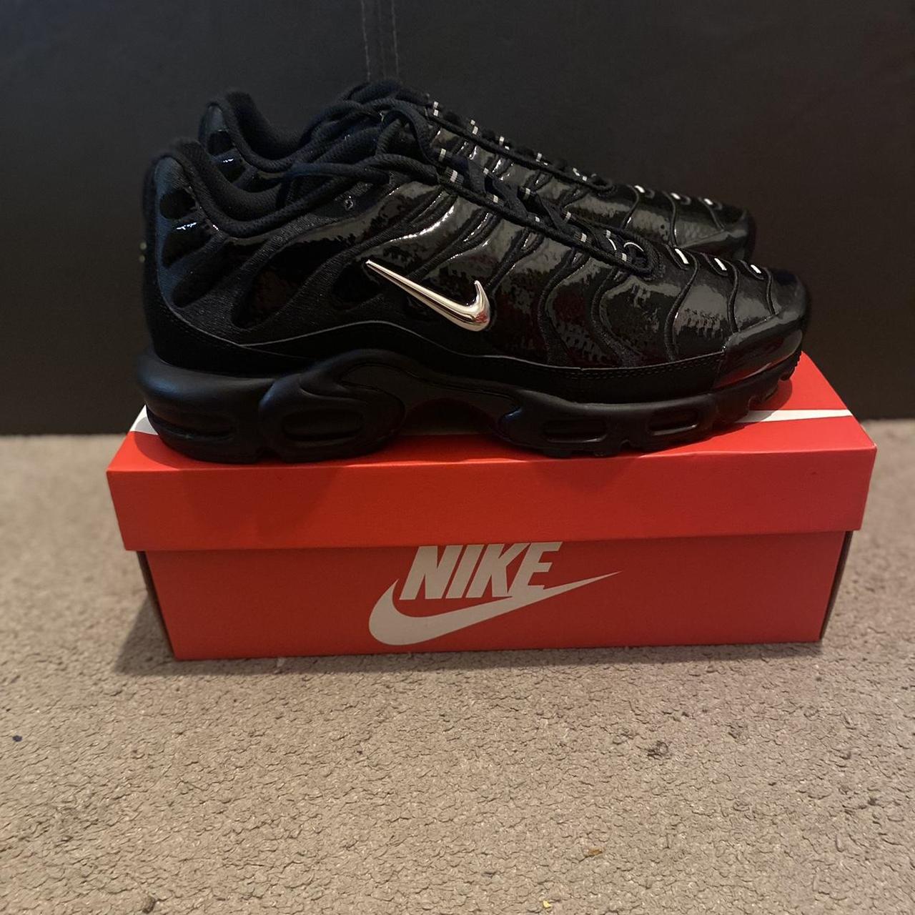 black tns trainers
