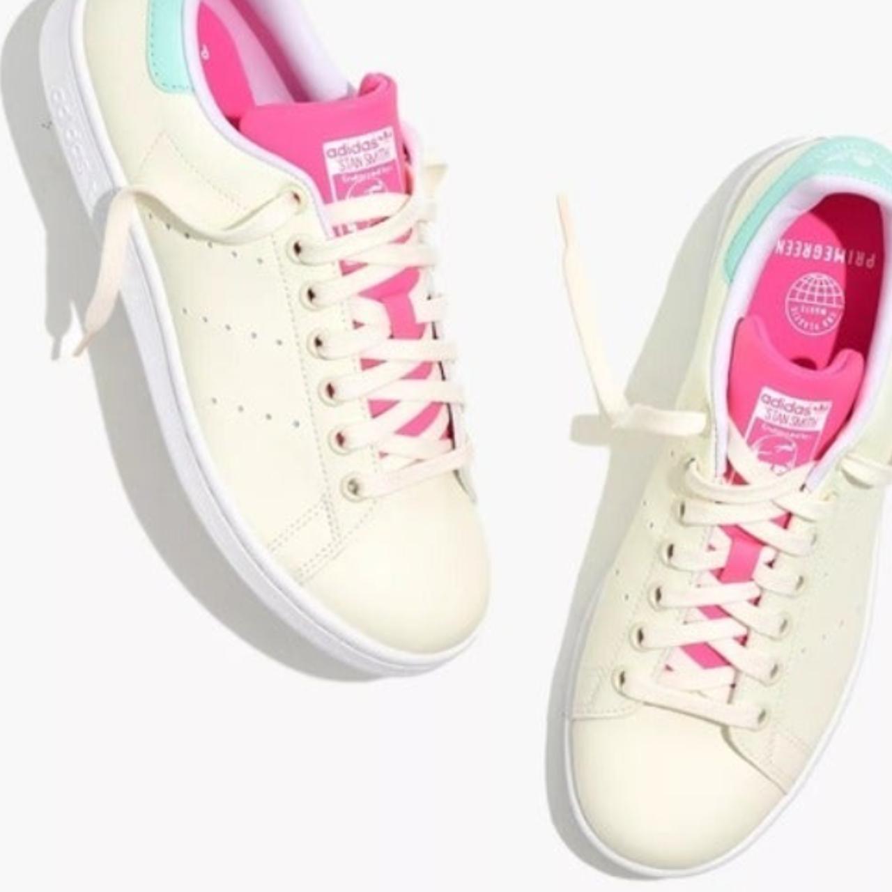 Stan smith on sale women white pink