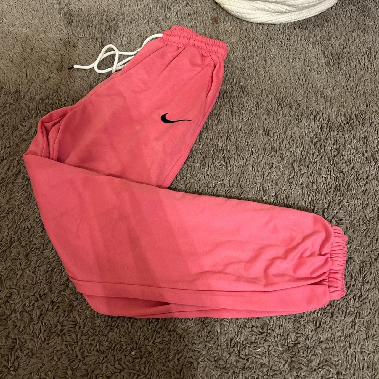 Pink Nike sweatpants— never been worn Depop