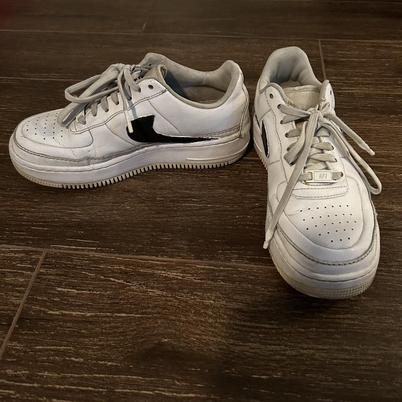does dsw sell air force ones