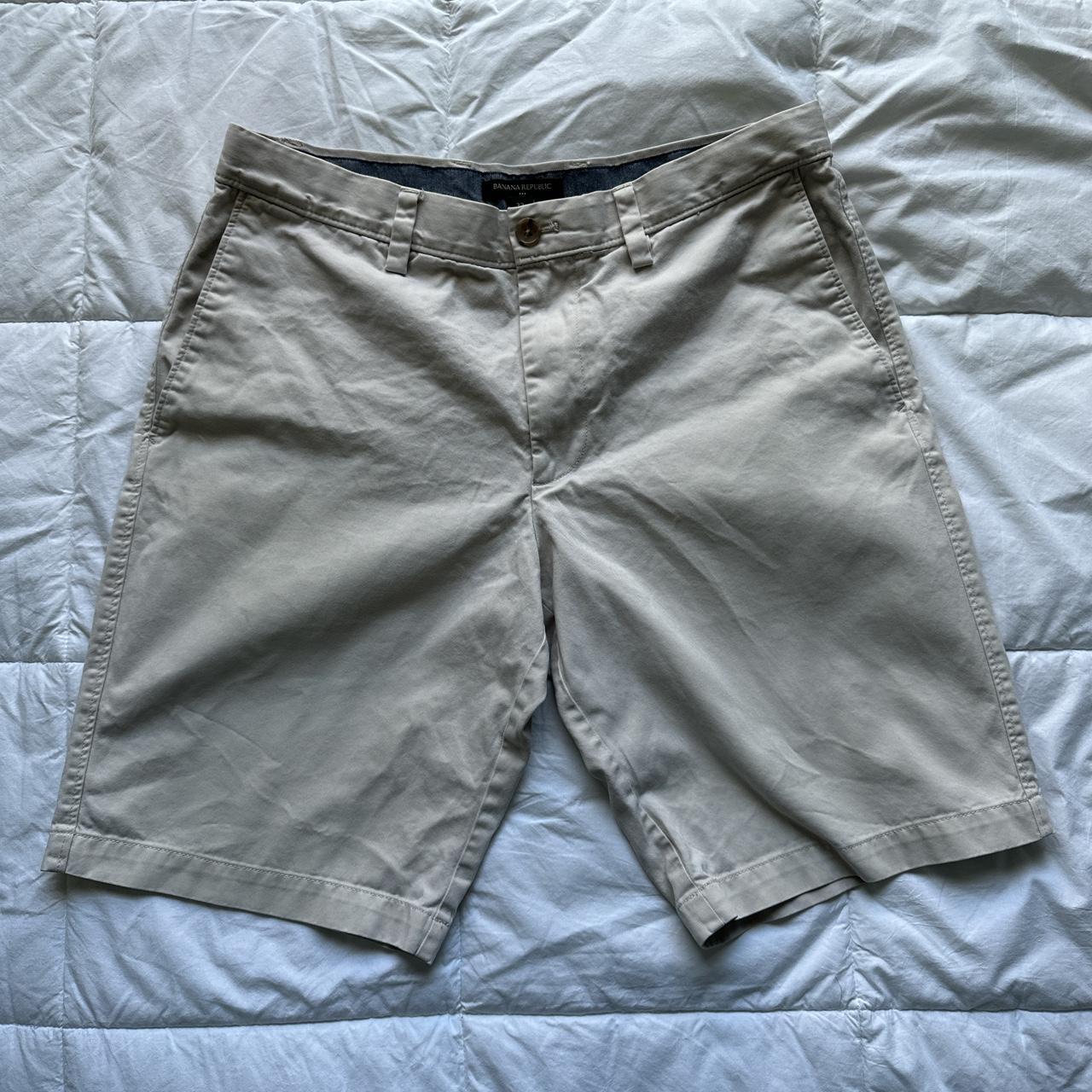 Banana Republic Men's Cream and White Shorts | Depop