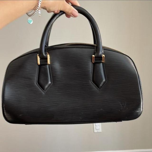 Authentic Louis Vuitton Jasmin epi leather bag in - Depop