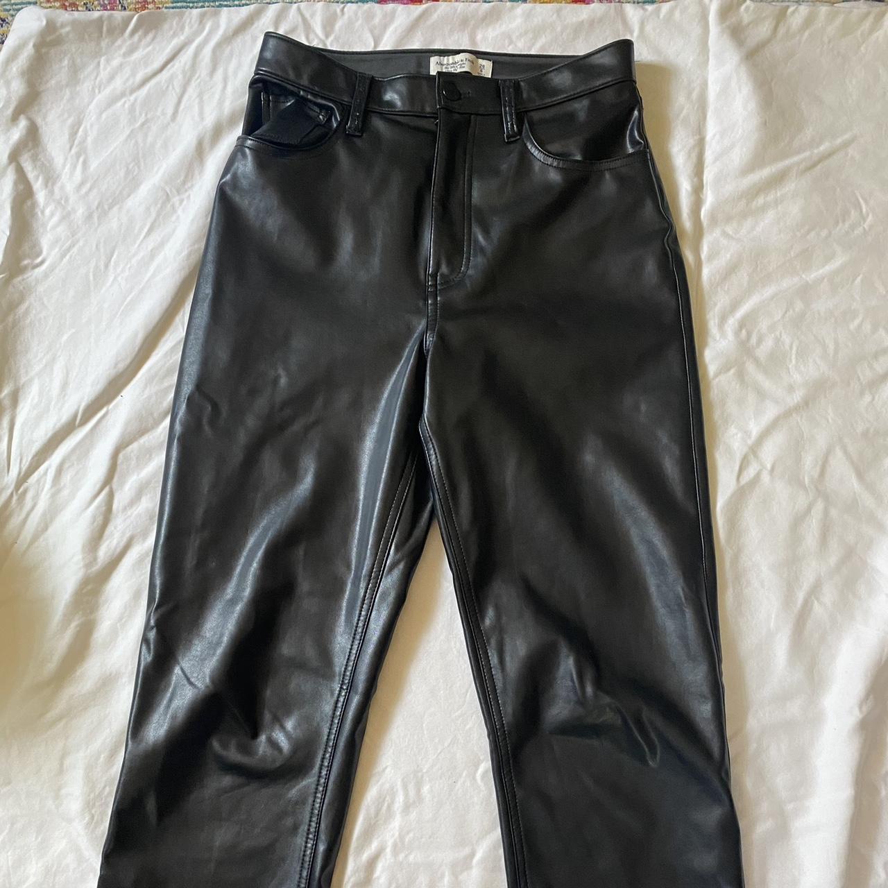 Abercrombie & Fitch Women's Trousers | Depop