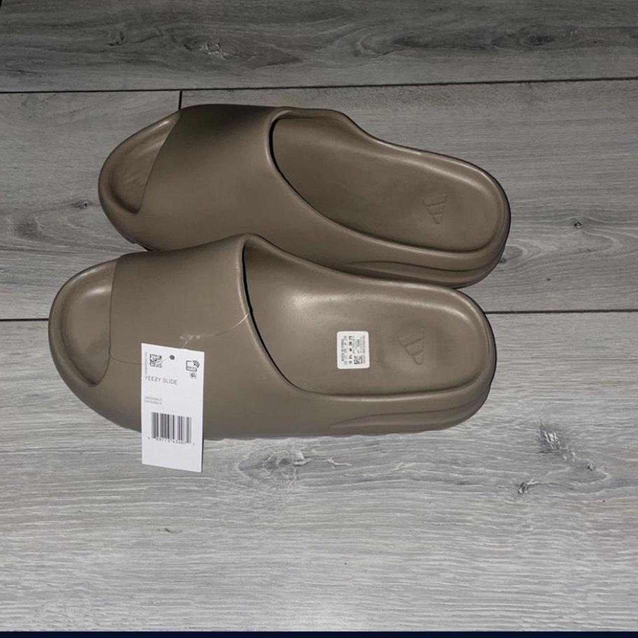 yeezy slide core mens slide sandals