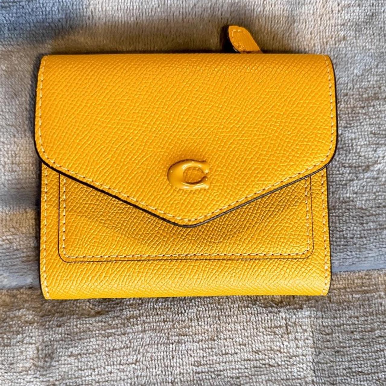 Coach discount yellow wallet