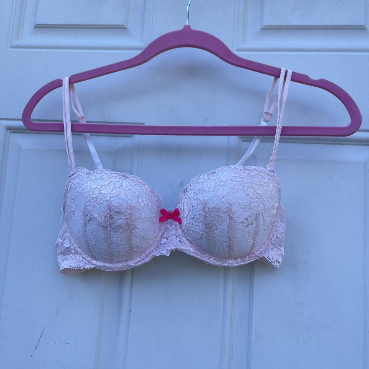 Pink 34B bra No tags Some signs of wear (pics three - Depop