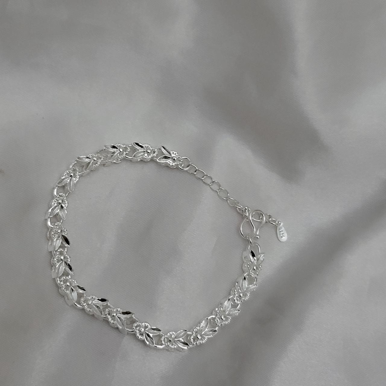 item listed by mariamunir
