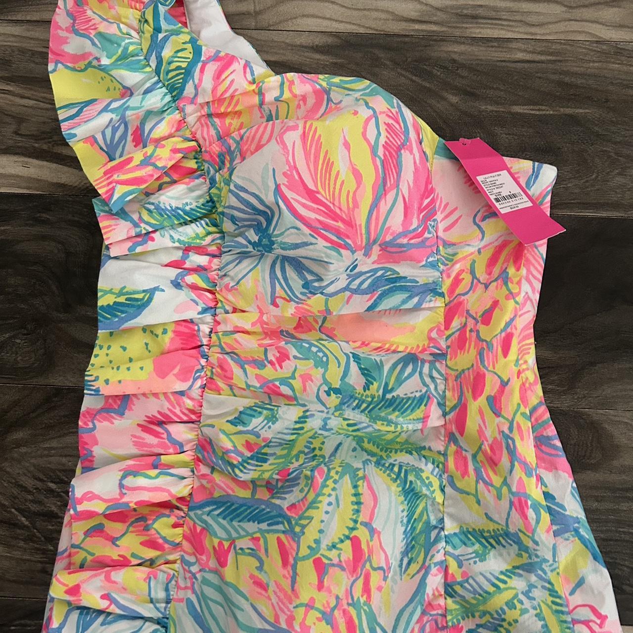 Lilly buying Pulitzer BNWT tunic