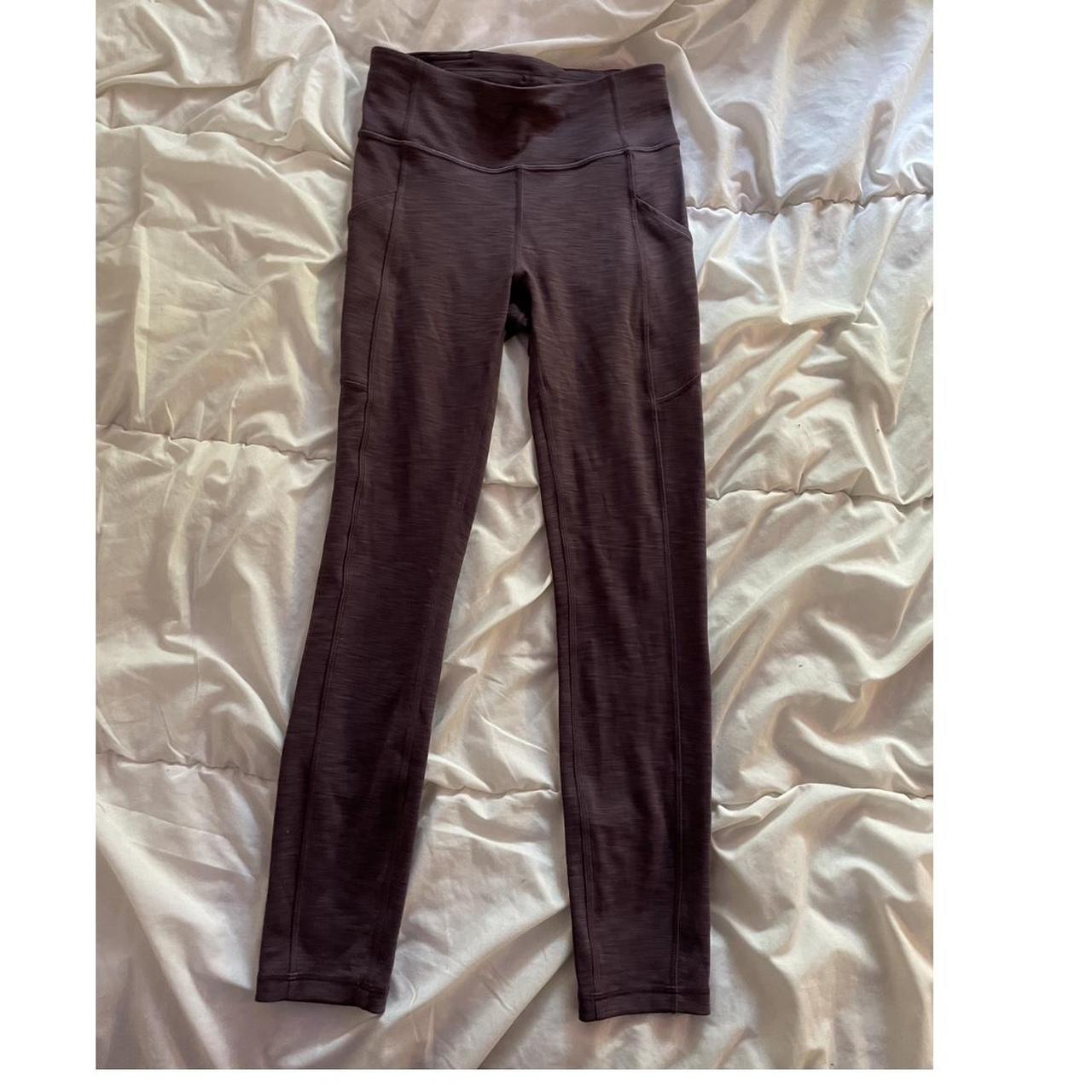 Lululemon size 8 pants. Mauve speckled joggers with pockets are