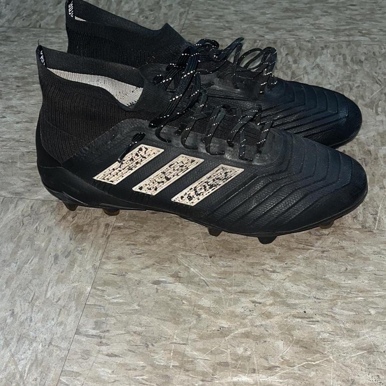 Adidas predator clearance 18.3 black gold