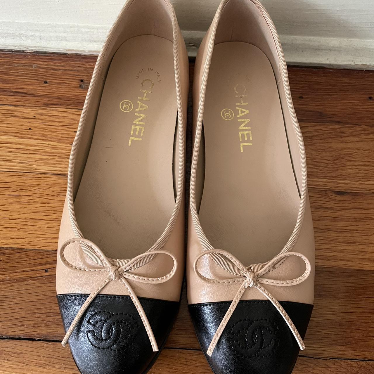 Steve Madden Women's Tan and Black Ballet-shoes | Depop