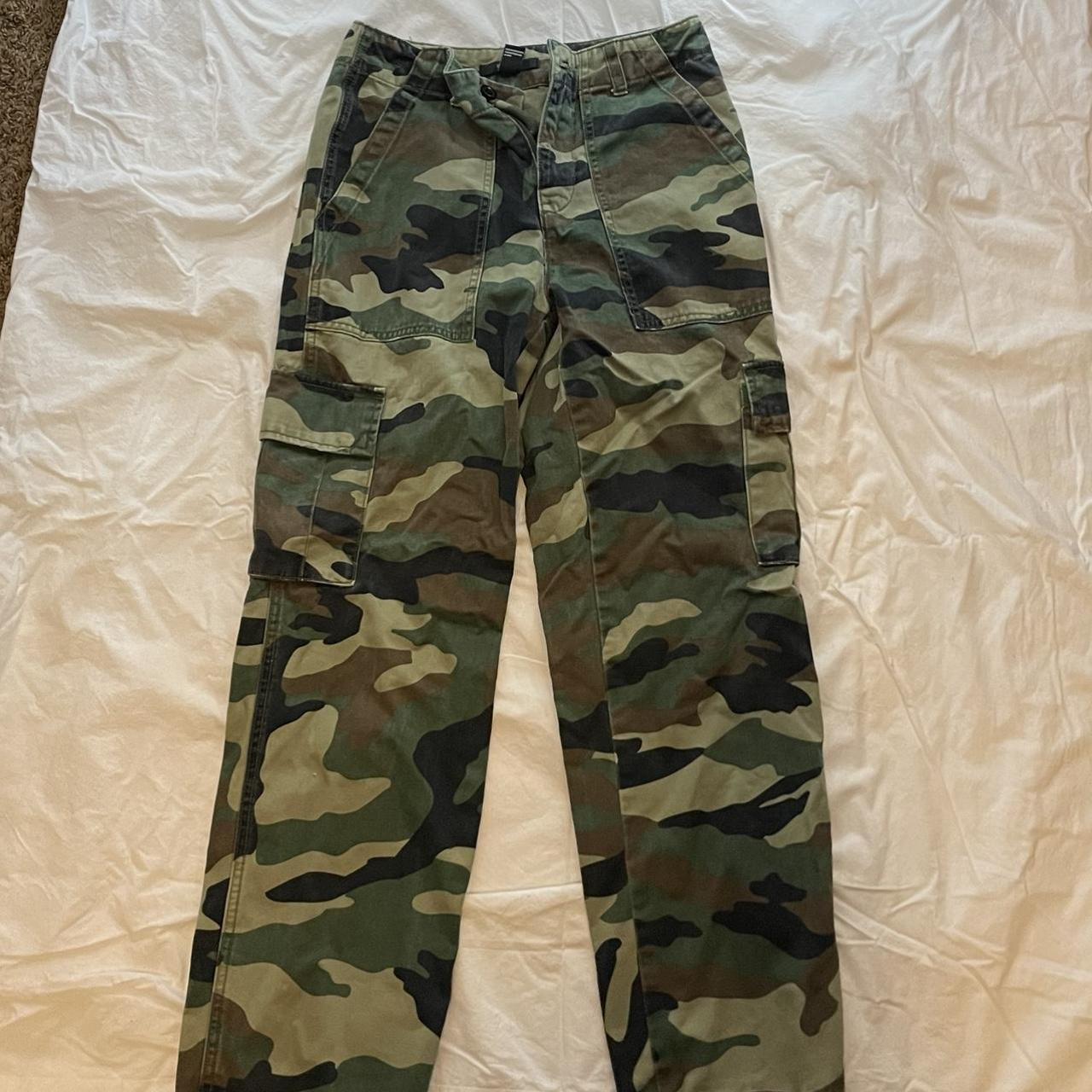 Small camo Forever 21 cargo pants #camo #forever21... - Depop