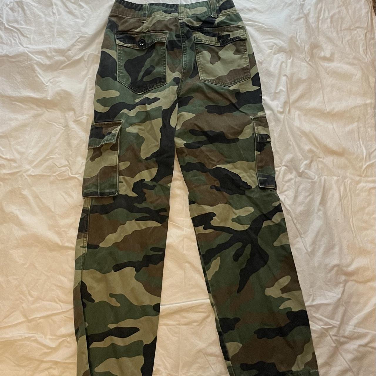 Small camo Forever 21 cargo pants camo forever21... Depop
