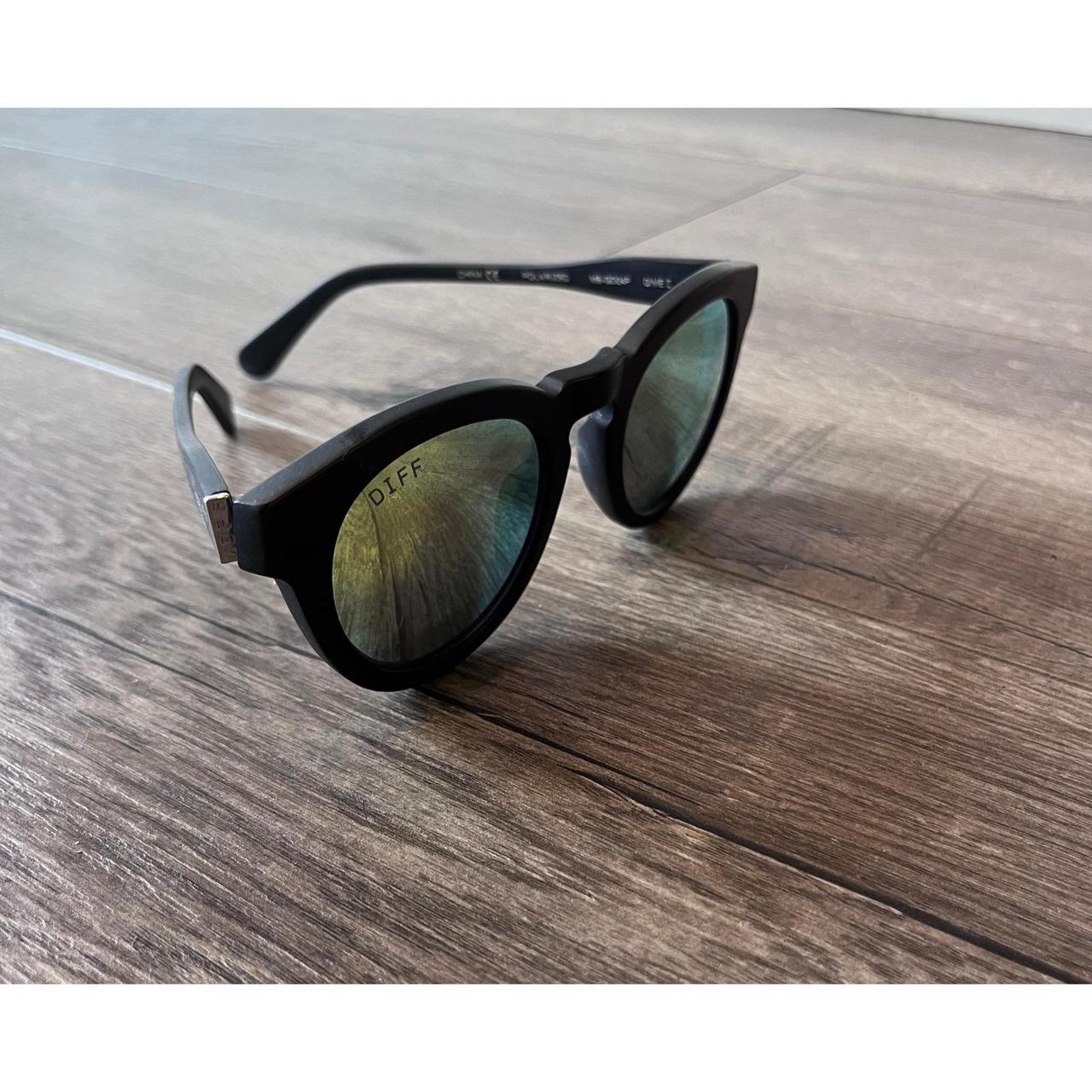 DIFF Women's Round Sunglasses - Black – DIFF Eyew… - image 3