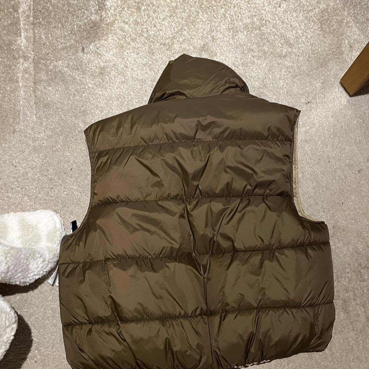 zara reversible puffer gilet. xs-6 beige and brown - Depop