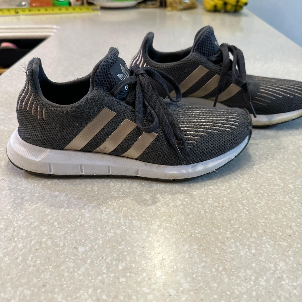 Adidas swift discount run gray copper