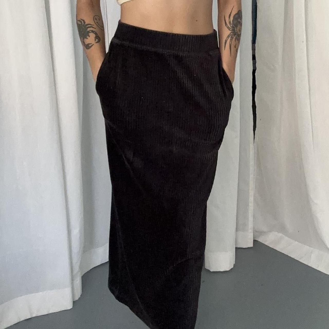 UNIQLO Women's Black Skirt Depop