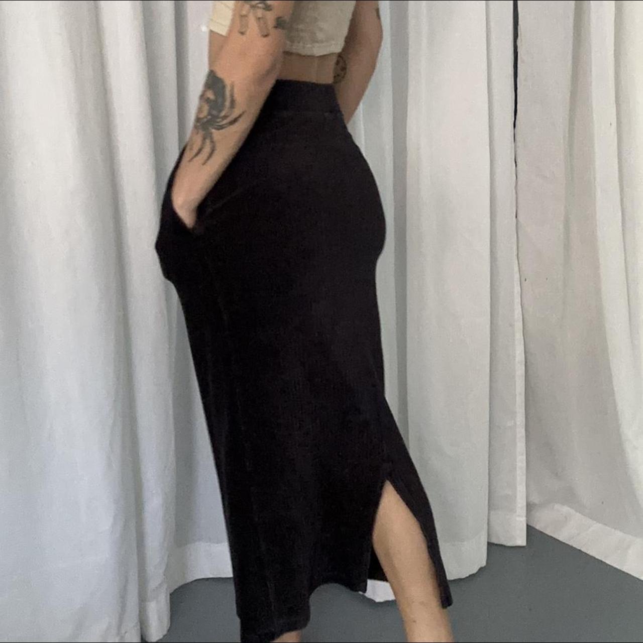 UNIQLO Women's Black Skirt Depop
