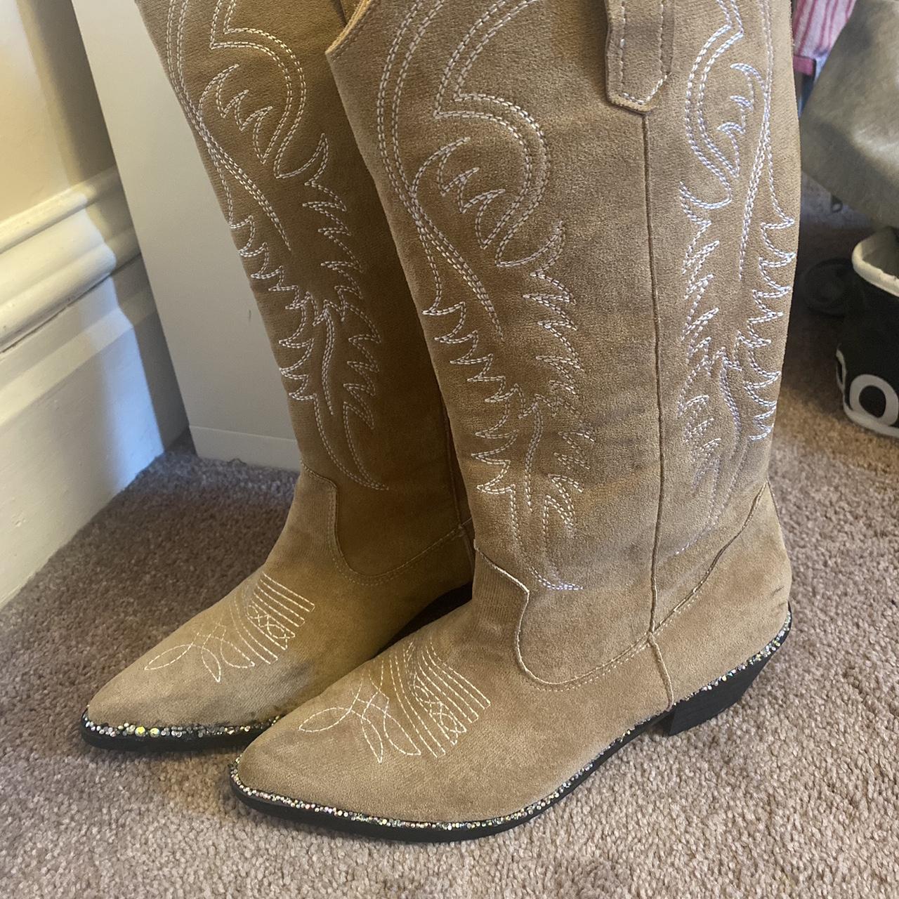 Boohoo Women's multi Boots Depop