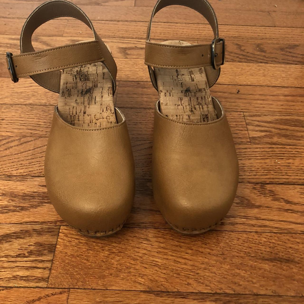 Women's Tan Clogs Depop