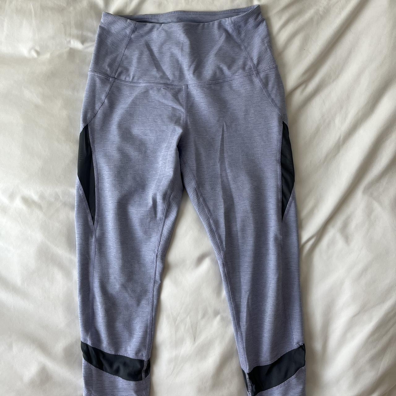 Super flattering crop Zella leggings size S - Depop